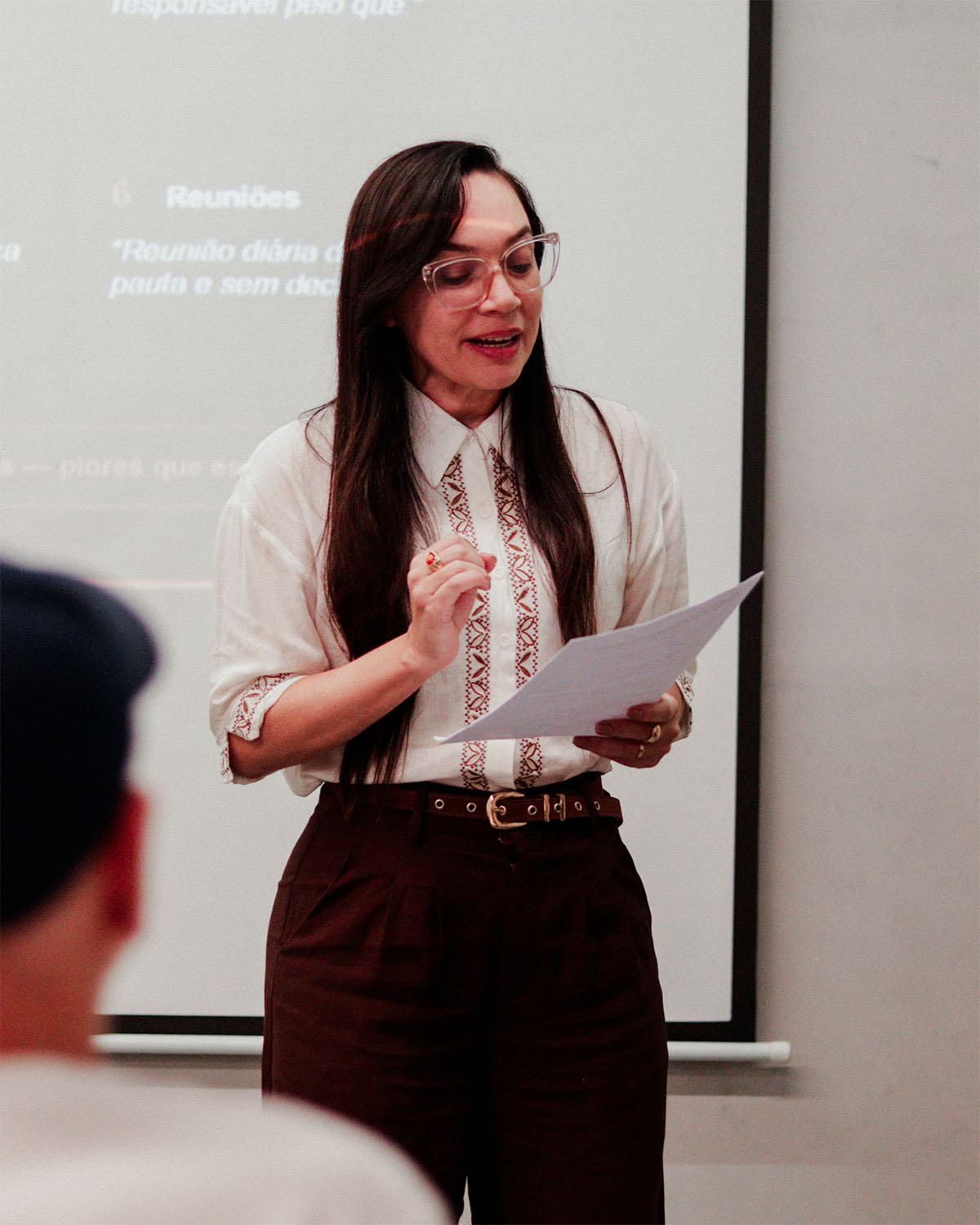 Aluna apresentando projeto
